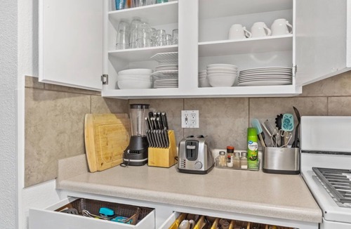 Northeast Colorado Springs House | Private Courtyard Duplex | Grill + Fast WiFi