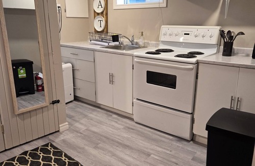 Peterborough Apartment | Private Cozy apartment minutes away from lift lock waterways, golf clubs, parks