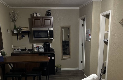 Paola Apartment | Private cozy apartment in small town Kansas