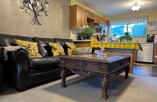 Aldergrove House | 🌿 Private cozy bedroom in Aldergrove. No stairs. 1 hour to Vancouver Airport,