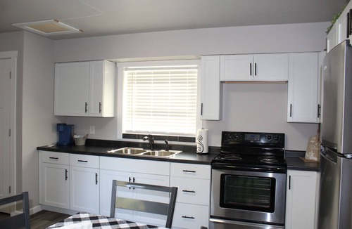 Wellston House | Private, cozy Corner Cottage and updated