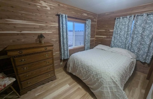 Viroqua House | Private, Cozy, Driftless 2BR Farmhouse on 80 acres, 2 miles from Viroqua, WI