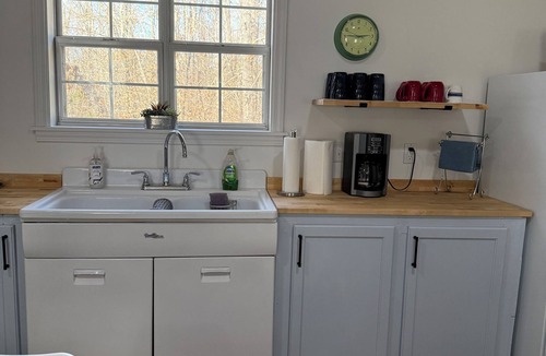 Glen Apartment | Private & Cozy Nice Studio with AC in charming Corinth