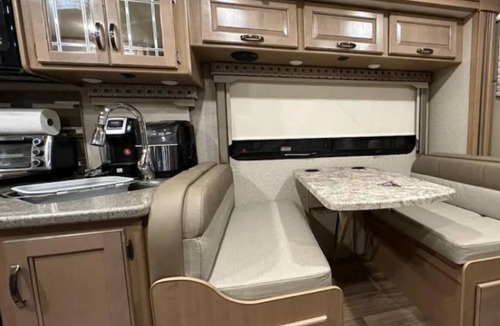 Tamiami House | Private Cozy RV Very central walking to shopping store/near FIU Pet Friendly .