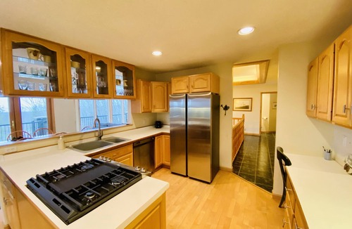 Bayfield House | Private, Cozy & Spacious Cabin W/Lake Superior & Madeline Island Views & Sauna