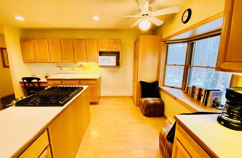 Bayfield House | Private, Cozy & Spacious Cabin W/Lake Superior & Madeline Island Views & Sauna