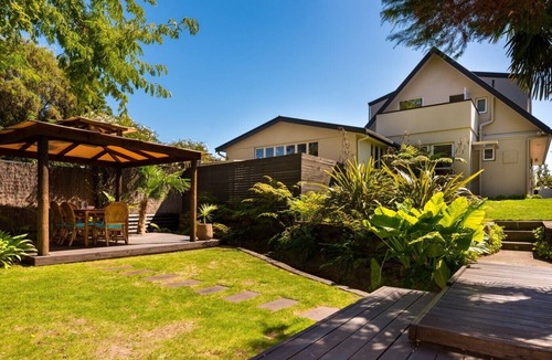 Springlands House | Private Creek with eels to feed, Walk to Supermarkets