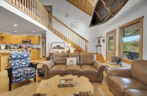 Murphy Cabin | Private Creekside Mountain View Retreat - Hot Tub/Game Room/Fire Pit
