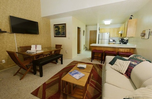 Wolf Creek Condo | private deck beautiful mtn views & washer/dryer