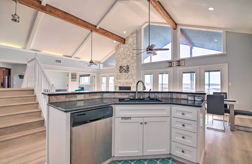 Burnet House | Private Deck & Grill: Sunny Lakefront Escape