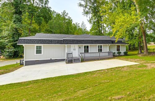 Sanford House | Private Deck & Yard: Home 3 Mi to Dtwn Sanford!