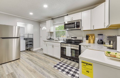 Sanford House | Private Deck & Yard: Home 3 Mi to Dtwn Sanford!