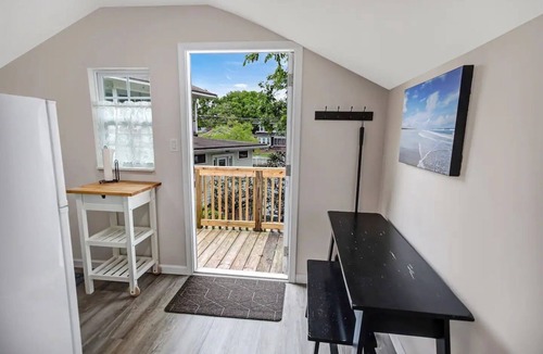 Murray Hill Apartment | Private Detached Guesthouse, walking distance to Murray Hill's Shopping & eating