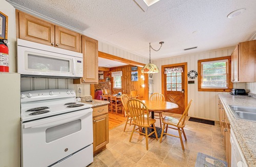 Mayhew Cottage | Private Dock & Beach! Lake Norman Cottage Hideaway