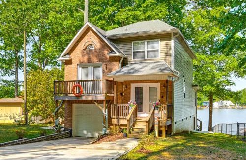 Southmont House | Private Dock! High Rock Lake Getaway in Lexington