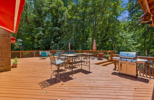 Buford House | Private Dock | Lake Lanier | Waterfront | Spacious Family Home | Grass-to-Water Dock Access!