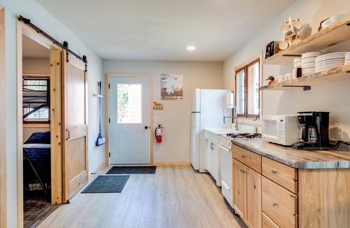 Harshaw Cabin | Private Dock & Rowboat! Cabin on Bearskin Lake