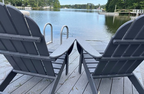 Prosperity House | Private dock, swim, fish, kayak, play games in the large, modern barn