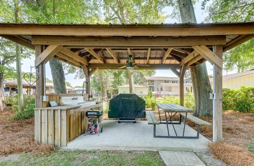Warwick House | Private Dock + Yard: Lake Blackshear Family Escape