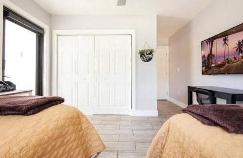 Westchester Apartment | Private Double Room Near Miami Clinics