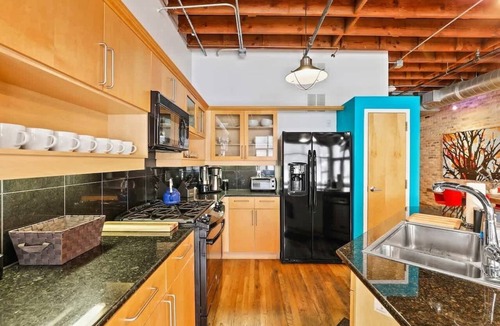 Downtown Austin Condo | Private Downtown Rooftop | Walkable 5th St Condo