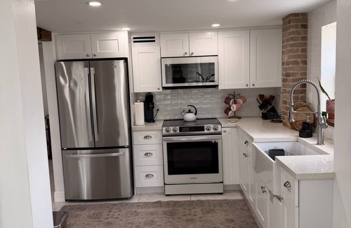 Allapattah Apartment | Private duplex (first floor) centrally located to beaches and the city of Miami.