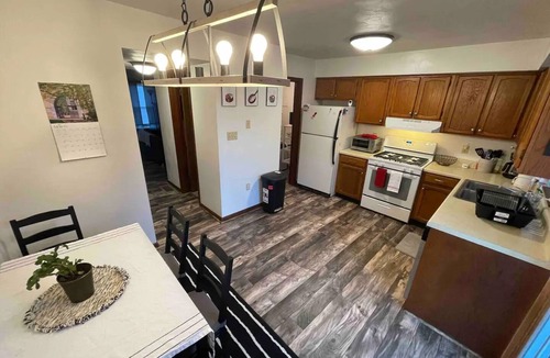 Johnstown House | Private duplex in Roxbury near Hospital/Arena - Pet Friendly