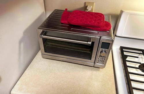 Johnstown House | Private duplex in Roxbury near Hospital/Arena - Pet Friendly