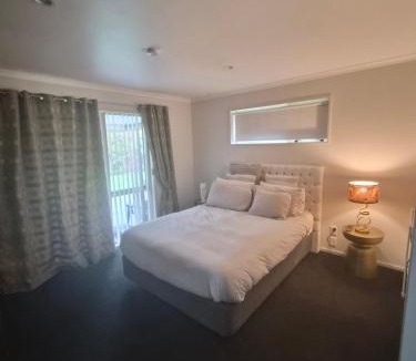 Rolleston House | Private Ensuite Room