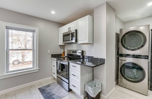 Lynn House | Private Entire Home 2BR 2BTH Quite Area with parking/Pet Friendly with a fee