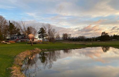 Bracebridge House | Private entire house Muskoka lake with 2 acre & outdoor games