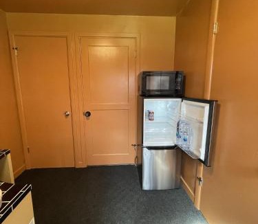 Bethel-Danebo House | Private Entrance Room 3 Miles from Eugene Airport