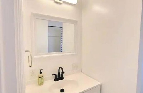 Berryessa House | Private entry 1B1B guest suite