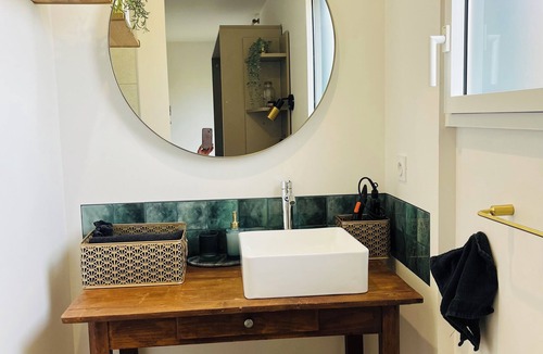 Moze-sur-Louet Bed & Breakfast | Private equipped room WC/SDB puy du fou A87 terrabotanica Terrace