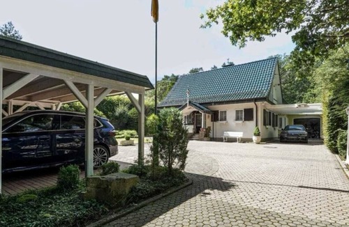 Euskirchen House | Private estate at the Steinbach Dam: A forest retreat with a sauna and fireplace