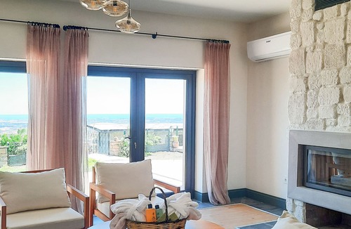 Manavgat Villa | Private estate with expansive living quarters, large garden and pool