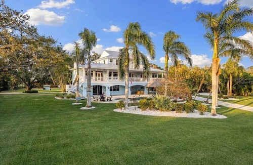 Palmetto House | Private estate with dock and 2 boat lifts on beautiful Terra Ceia Island.