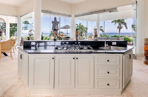 Las Canas Villa | Private & Exclusive 11 Suite Luxury Estate