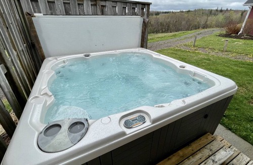 Stanley Bridge Villa | Private, Executive Condo with Hot Tub