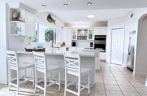 Islamorada House | Private Expansive Oceanfront 5 Bedroom Estate, Private Pier and Saltwater Pool