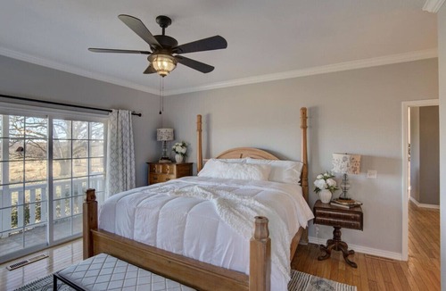 Powell House | Private Farmhouse Retreat in Shoal Creek