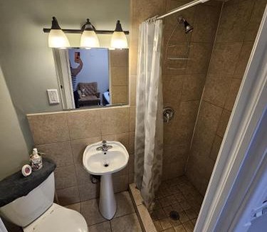 Toronto Entertainment District House | Private MAJOR INTERNATIONAL SPORTING EVENT SUITE-Attached Bath,Private Coffee Station-Private Parking-Walking to BMO STADIUM TRAIN
