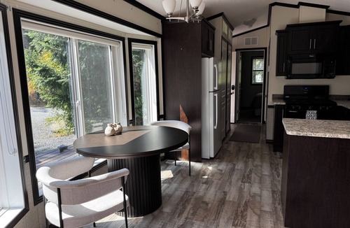 Courtenay Cabin | Private Forest Cabin