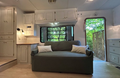 Roberts Creek House | Private Forest Retreat + Hot Tub