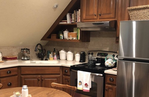 College Hill Apartment | Private fully functional apartment w/easy access to local activities