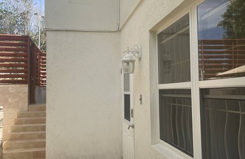 Clermont Apartment | Private Garden Apartment in Warrens