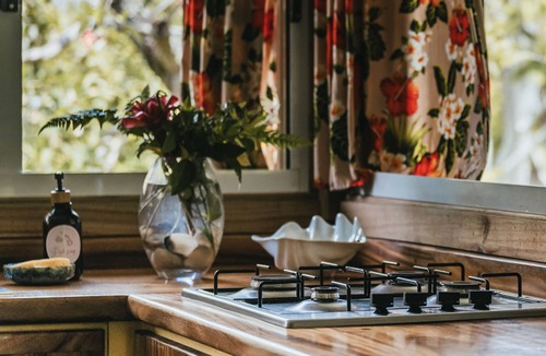 Fare House | Private garden bungalow just 200m from the beach