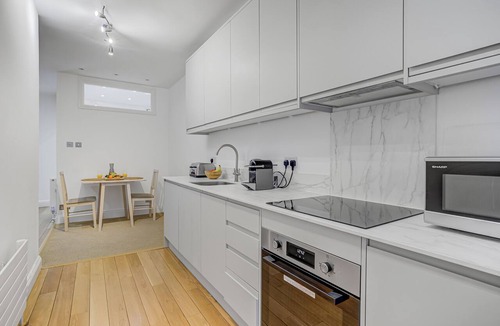 West Kensington Apartment | Private Garden Flat with Entrance | Kensington Olympia West London