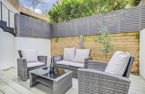 West Kensington Apartment | Private Garden Flat with Entrance | Kensington Olympia West London