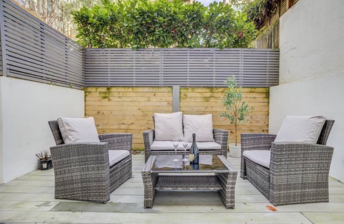 West Kensington Apartment | Private Garden Flat with Entrance | Kensington Olympia West London